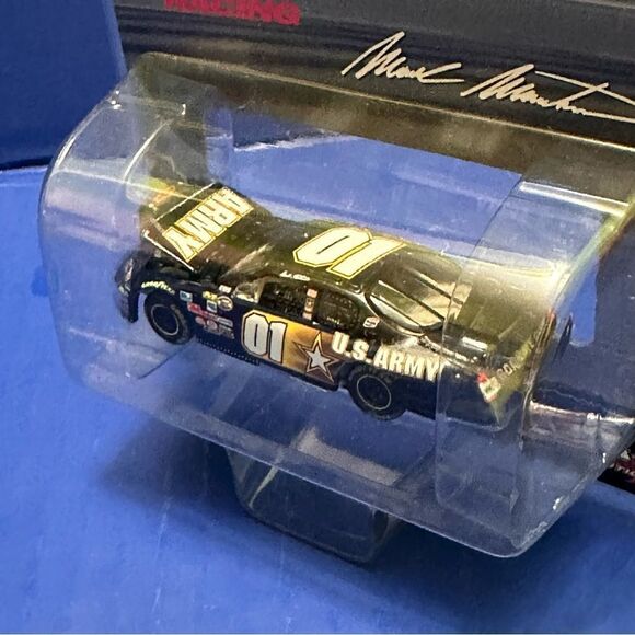 NASCAR U.S ARMY Mark Martin #01 Car - Picture 2 of 6